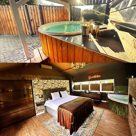 Wellness Tuin - Ultieme Partner Beleving - St Hubertus Suite Met Jacuzzi ,Openhaard, Prive Hottub En Prive Sauna In Jachthut Stijl Horst Dış mekan fotoğraf