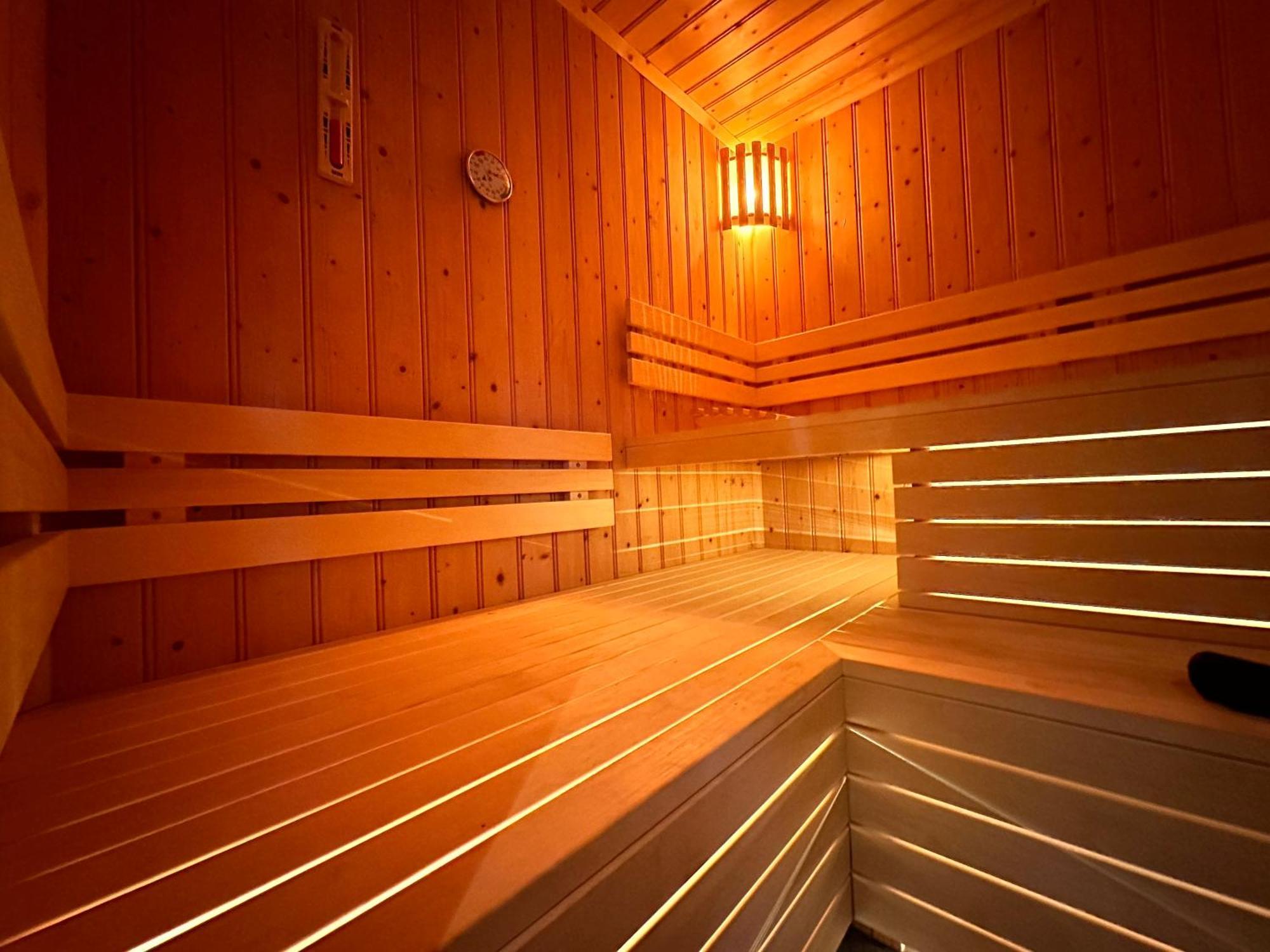 Wellness Tuin - Ultieme Partner Beleving - St Hubertus Suite Met Jacuzzi ,Openhaard, Prive Hottub En Prive Sauna In Jachthut Stijl Horst Dış mekan fotoğraf