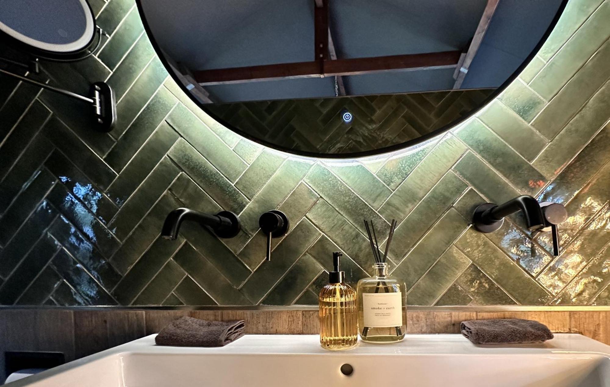 Wellness Tuin - Ultieme Partner Beleving - St Hubertus Suite Met Jacuzzi ,Openhaard, Prive Hottub En Prive Sauna In Jachthut Stijl Horst Dış mekan fotoğraf
